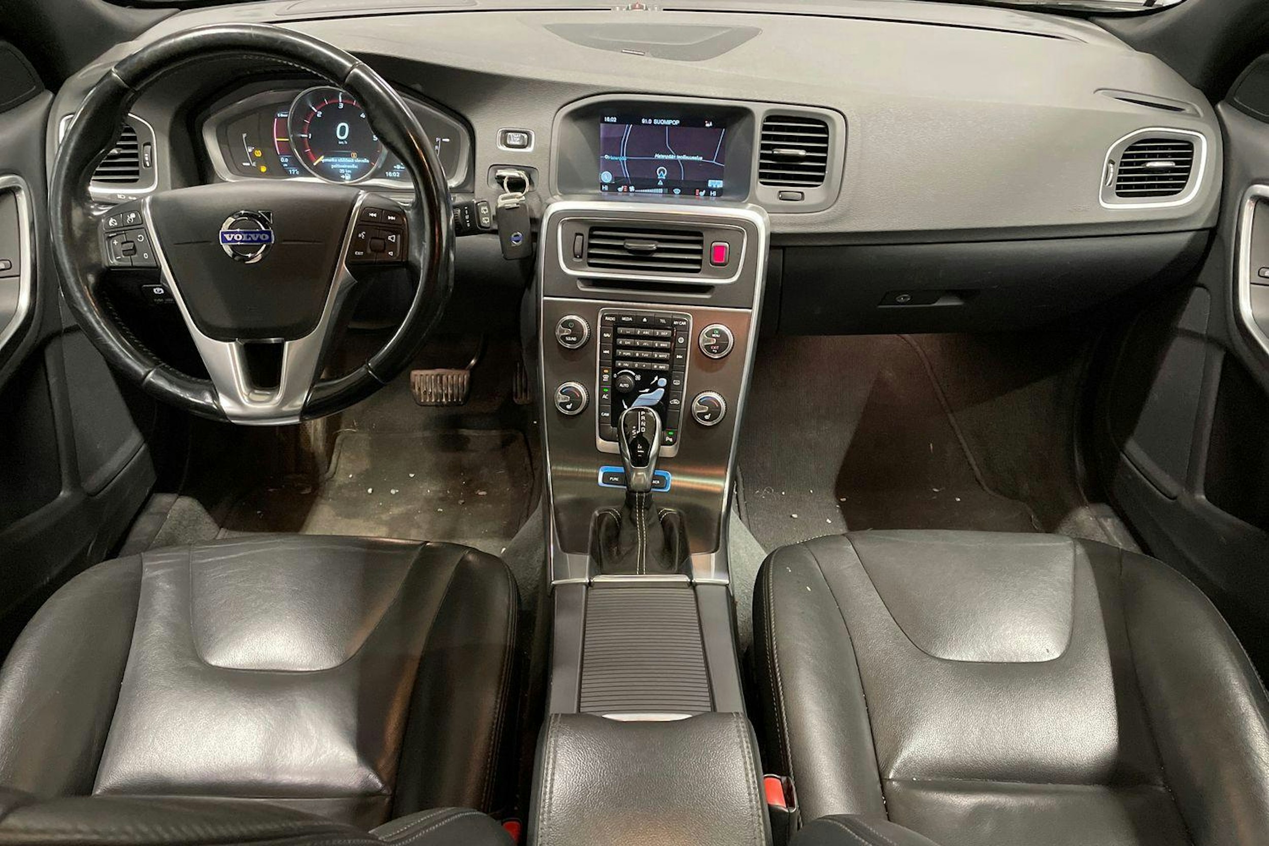 sininen Volvo V60 2014 kuva 7.