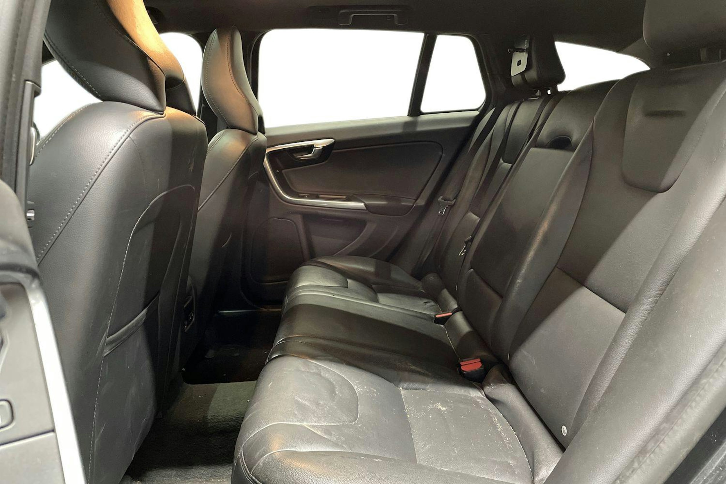 sininen Volvo V60 2014 kuva 8.