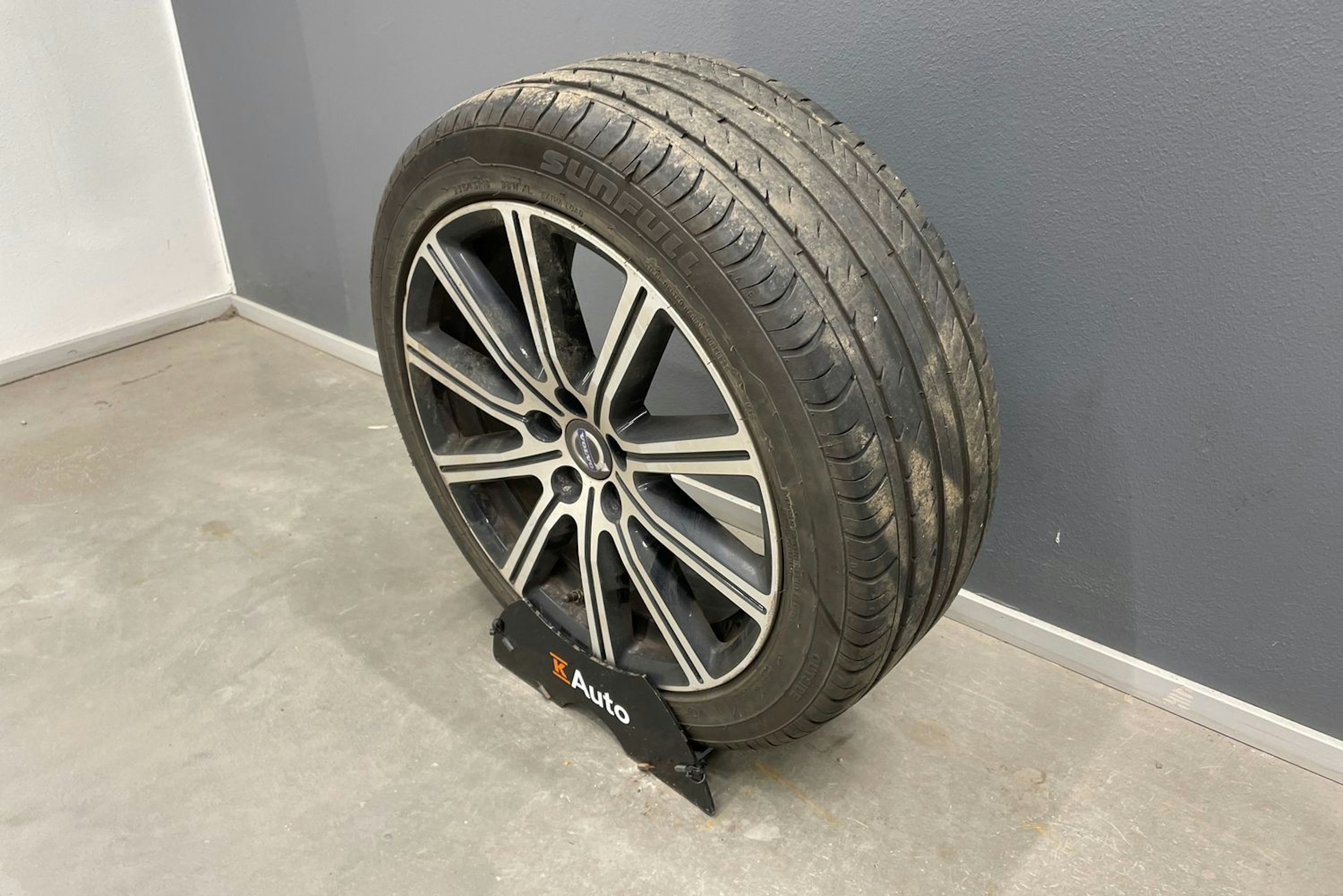 sininen Volvo V60 2014 kuva 11.