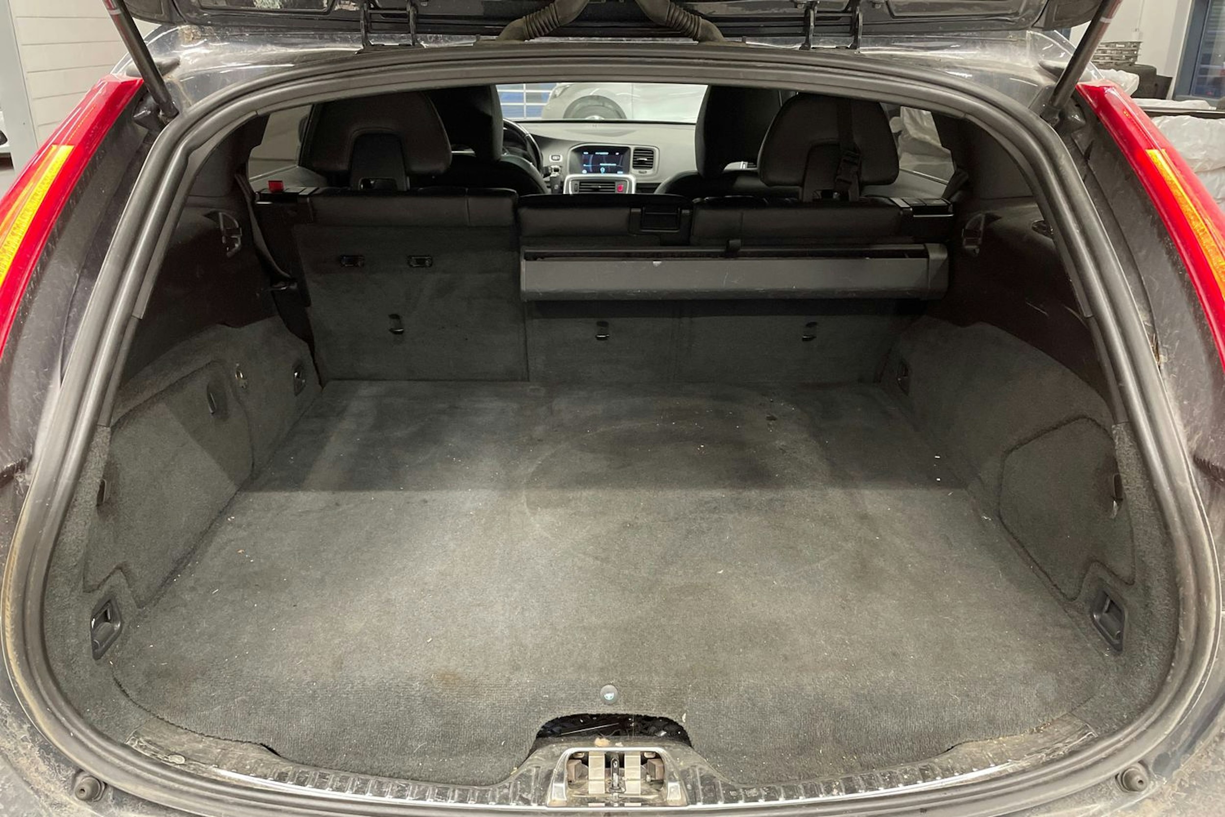 sininen Volvo V60 2014 kuva 12.