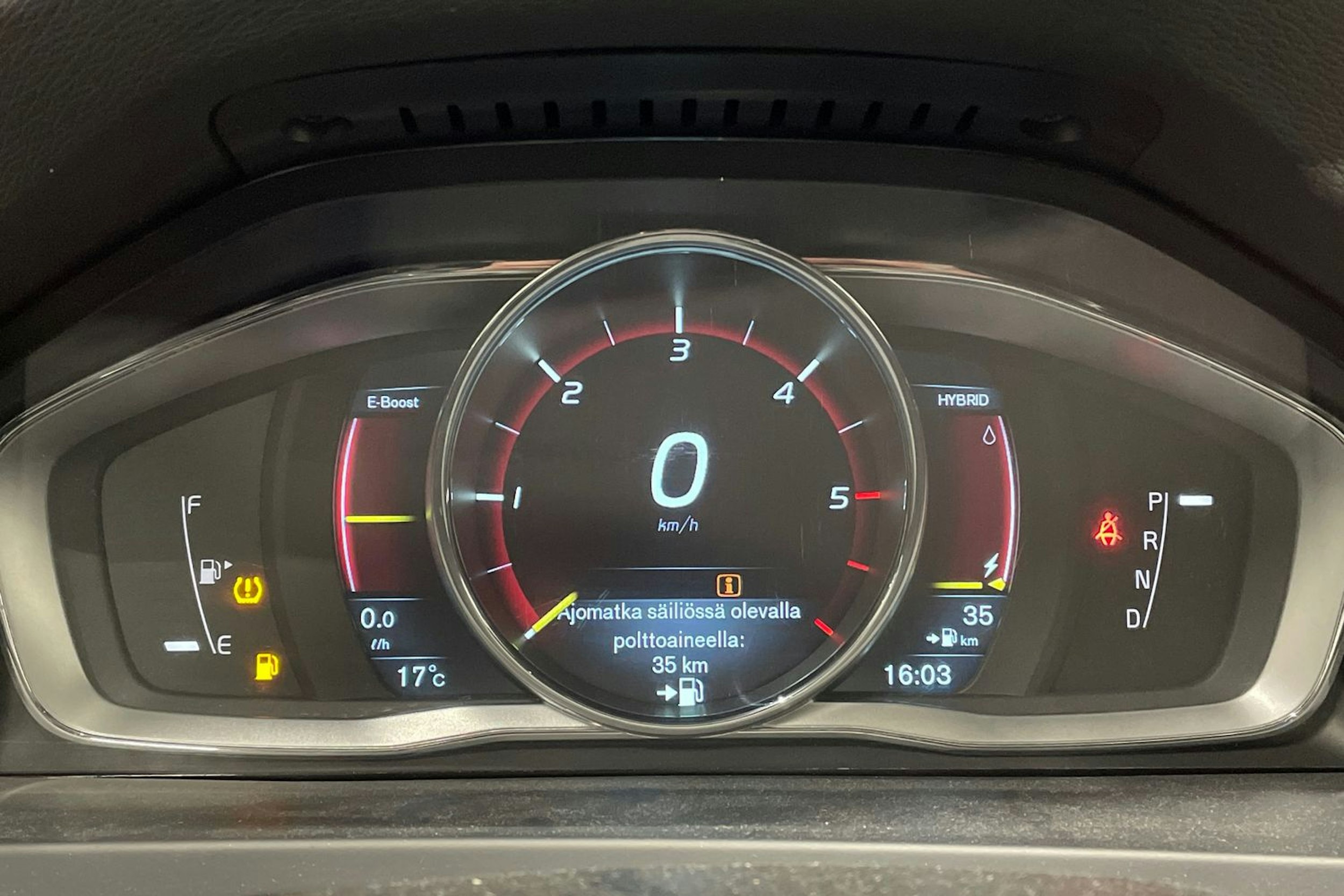 sininen Volvo V60 2014 kuva 13.