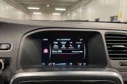 sininen Volvo V60 2014 kuva 14.