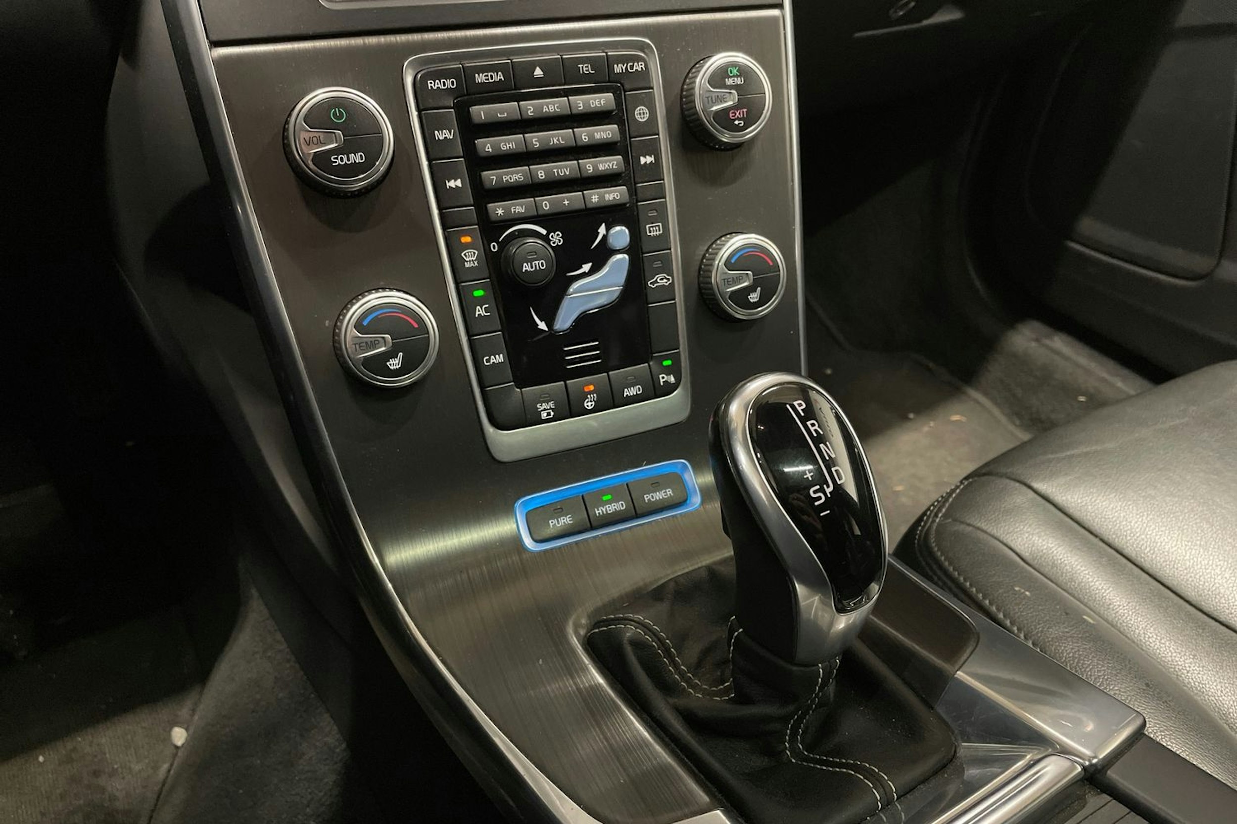 sininen Volvo V60 2014 kuva 17.