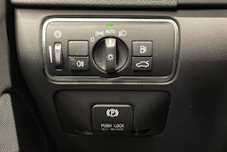 sininen Volvo V60 2014 kuva 18.