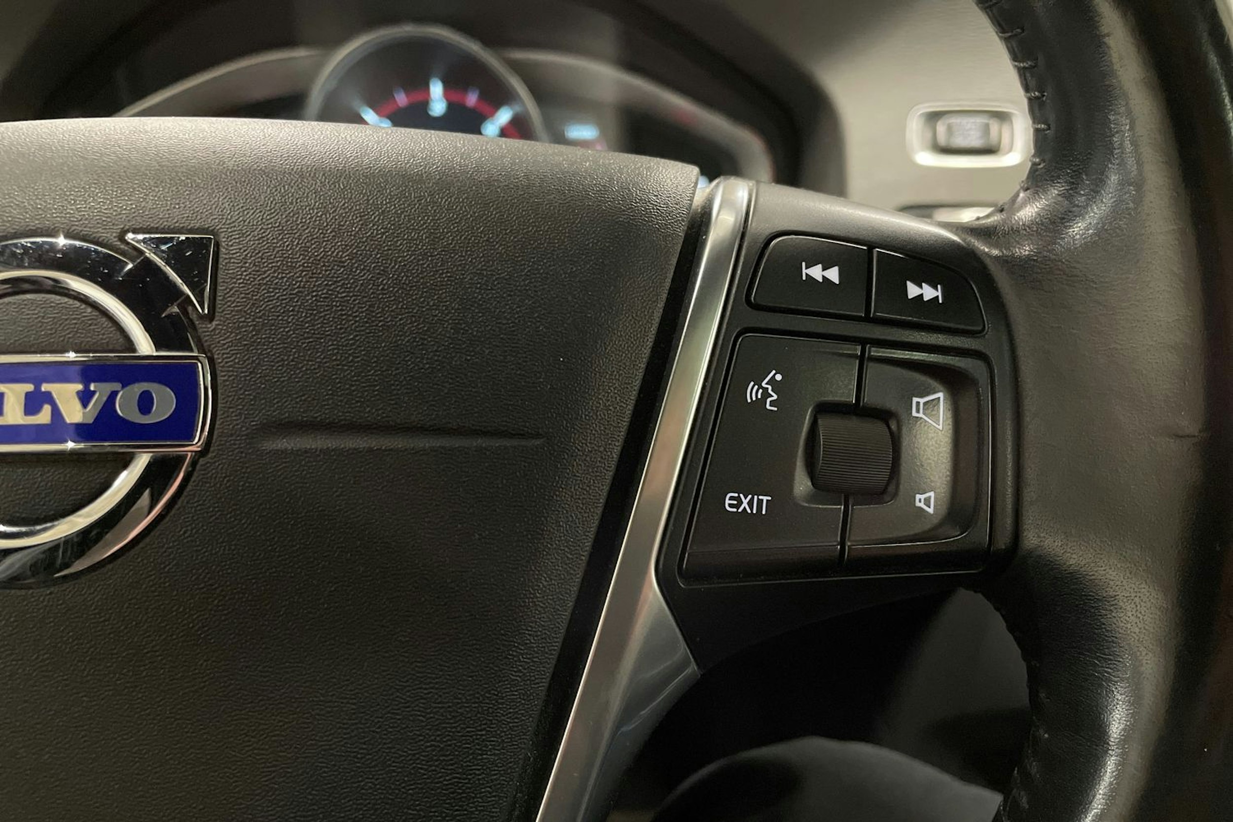 sininen Volvo V60 2014 kuva 20.