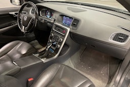 sininen Volvo V60 2014 kuva 26.