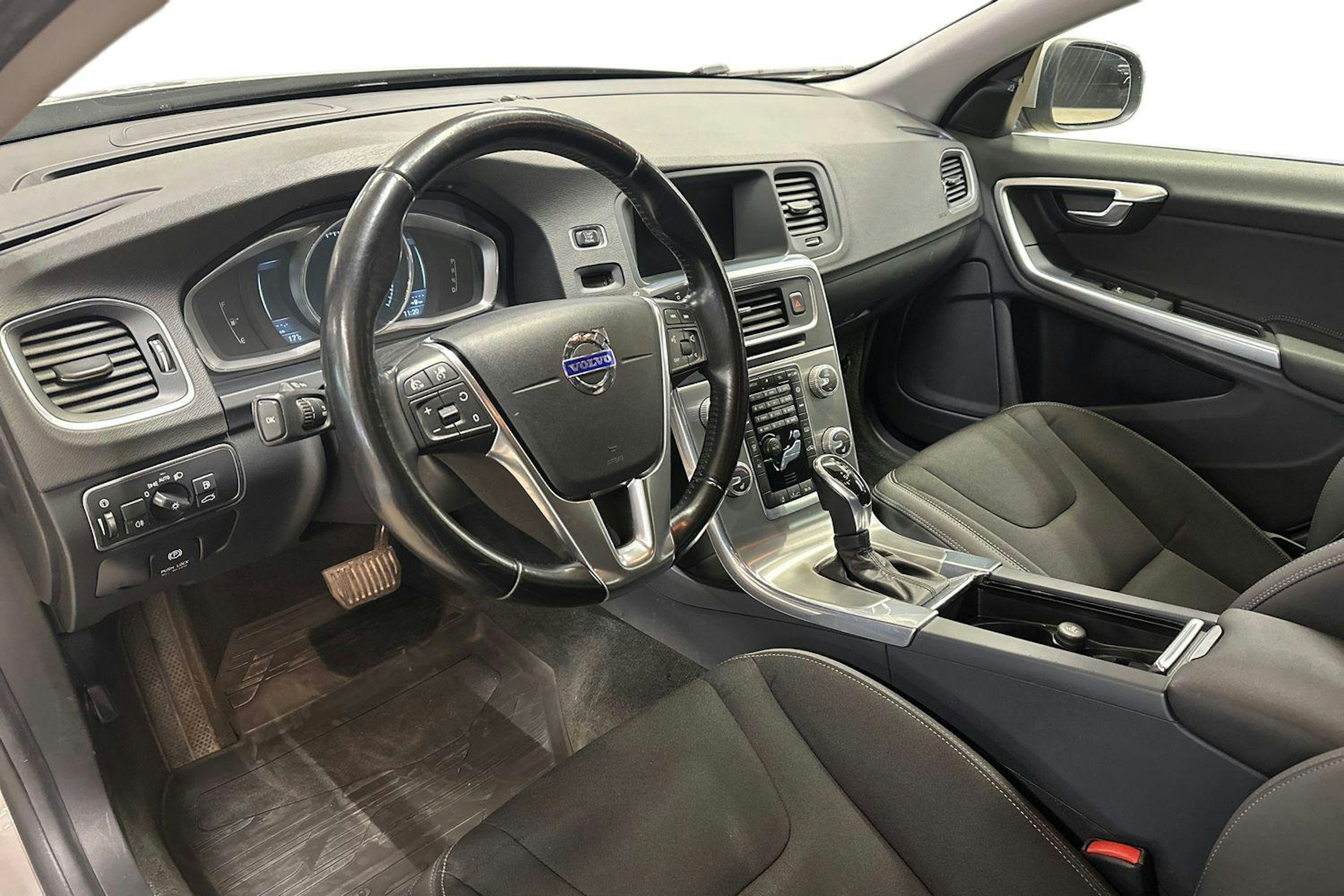 ruskea (beige) Volvo V60 2015 kuva 7.