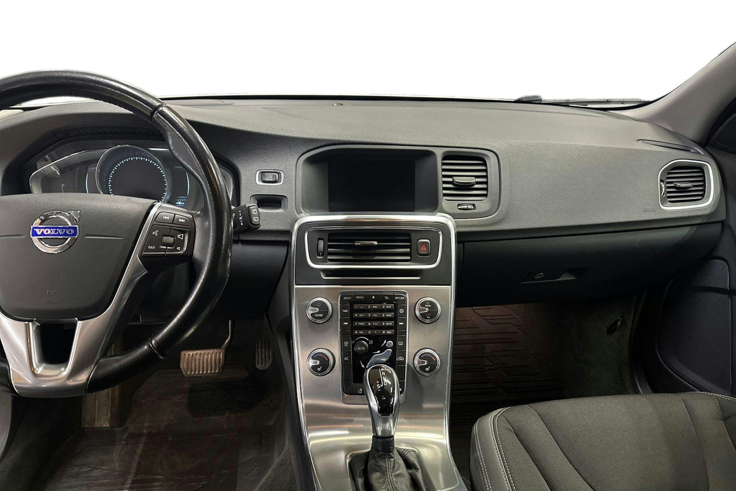 ruskea (beige) Volvo V60 2015 kuva 9.