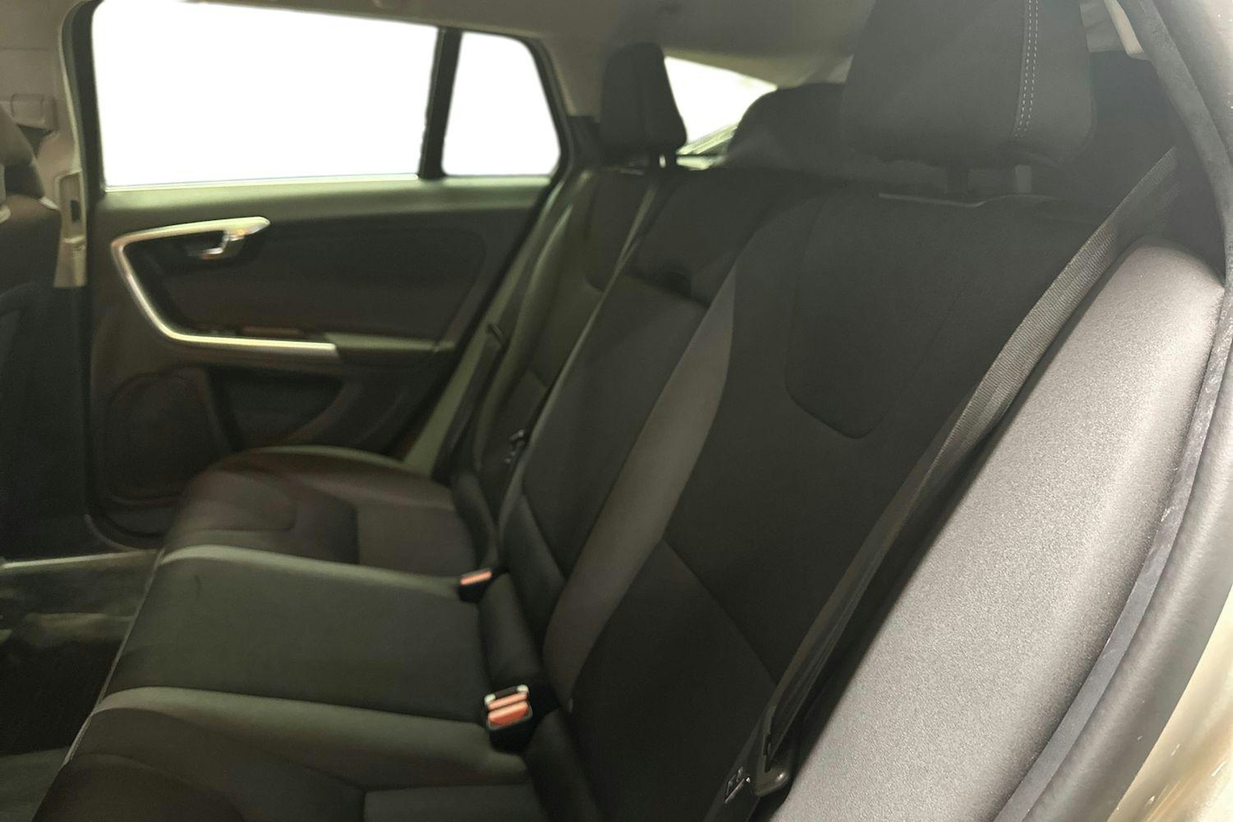 ruskea (beige) Volvo V60 2015 kuva 10.