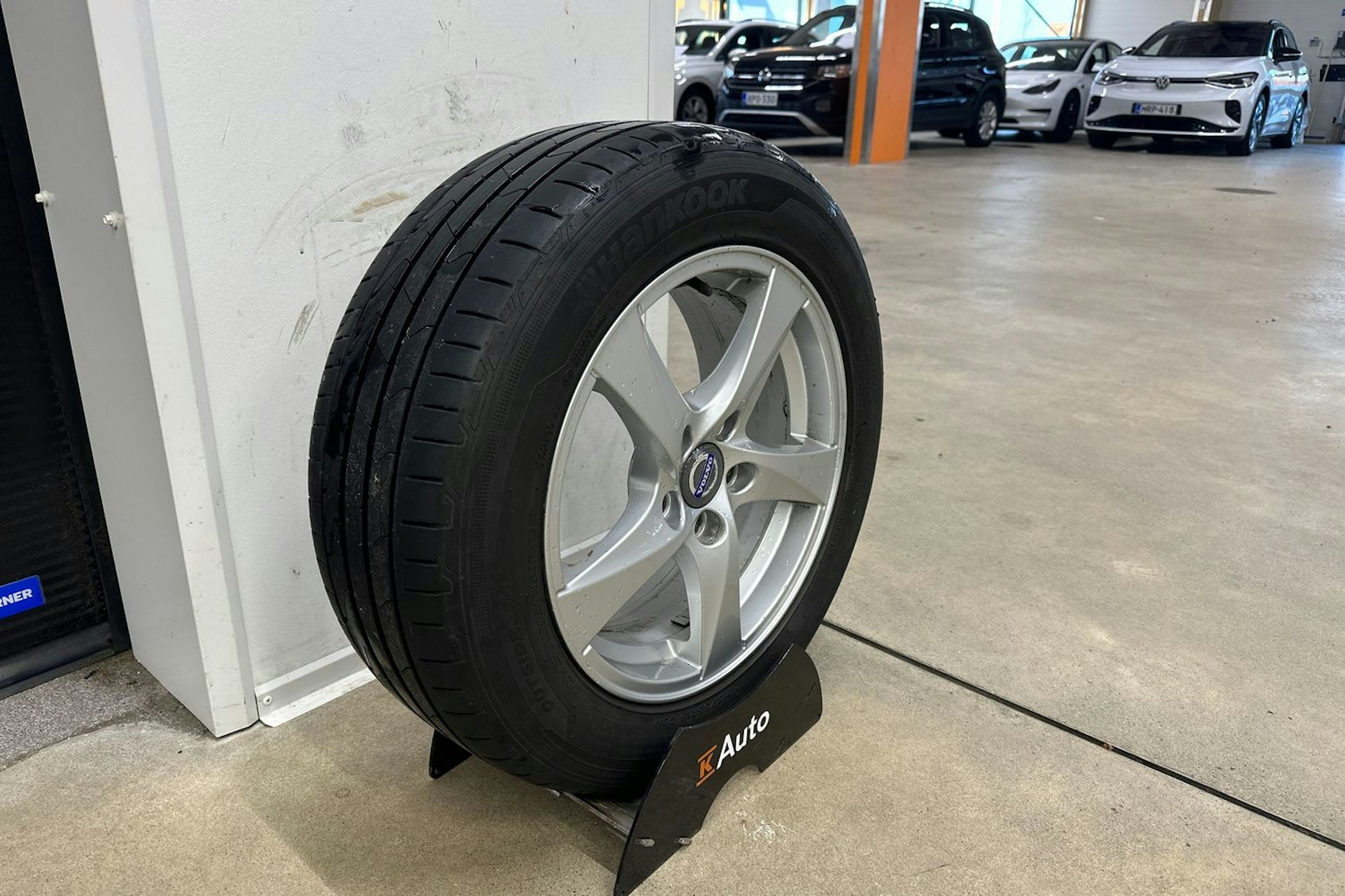 ruskea (beige) Volvo V60 2015 kuva 13.