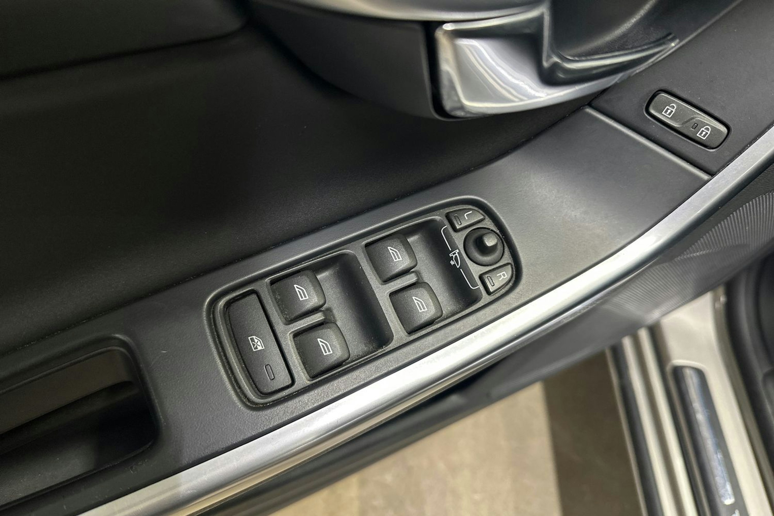 ruskea (beige) Volvo V60 2015 kuva 15.