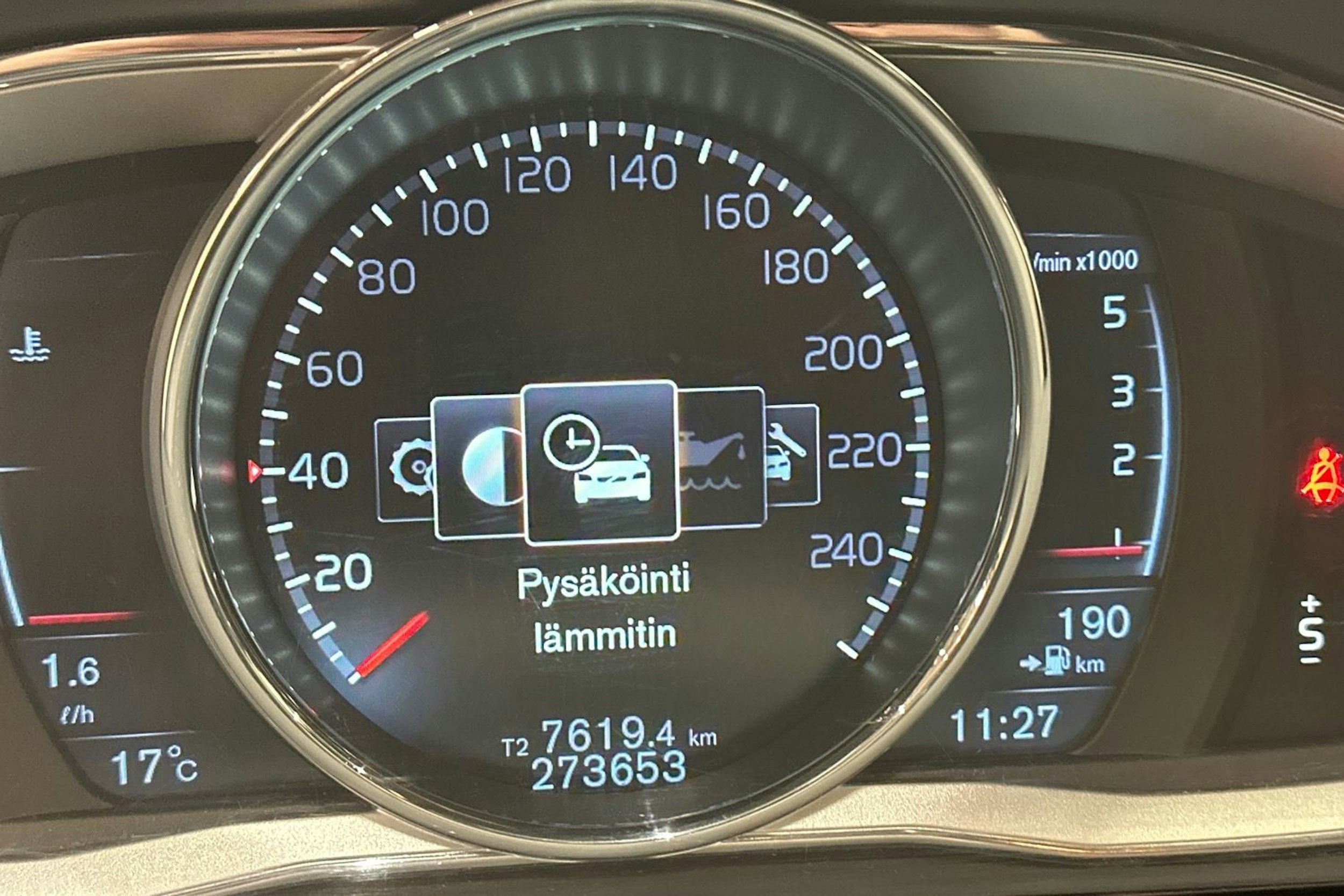 ruskea (beige) Volvo V60 2015 kuva 17.