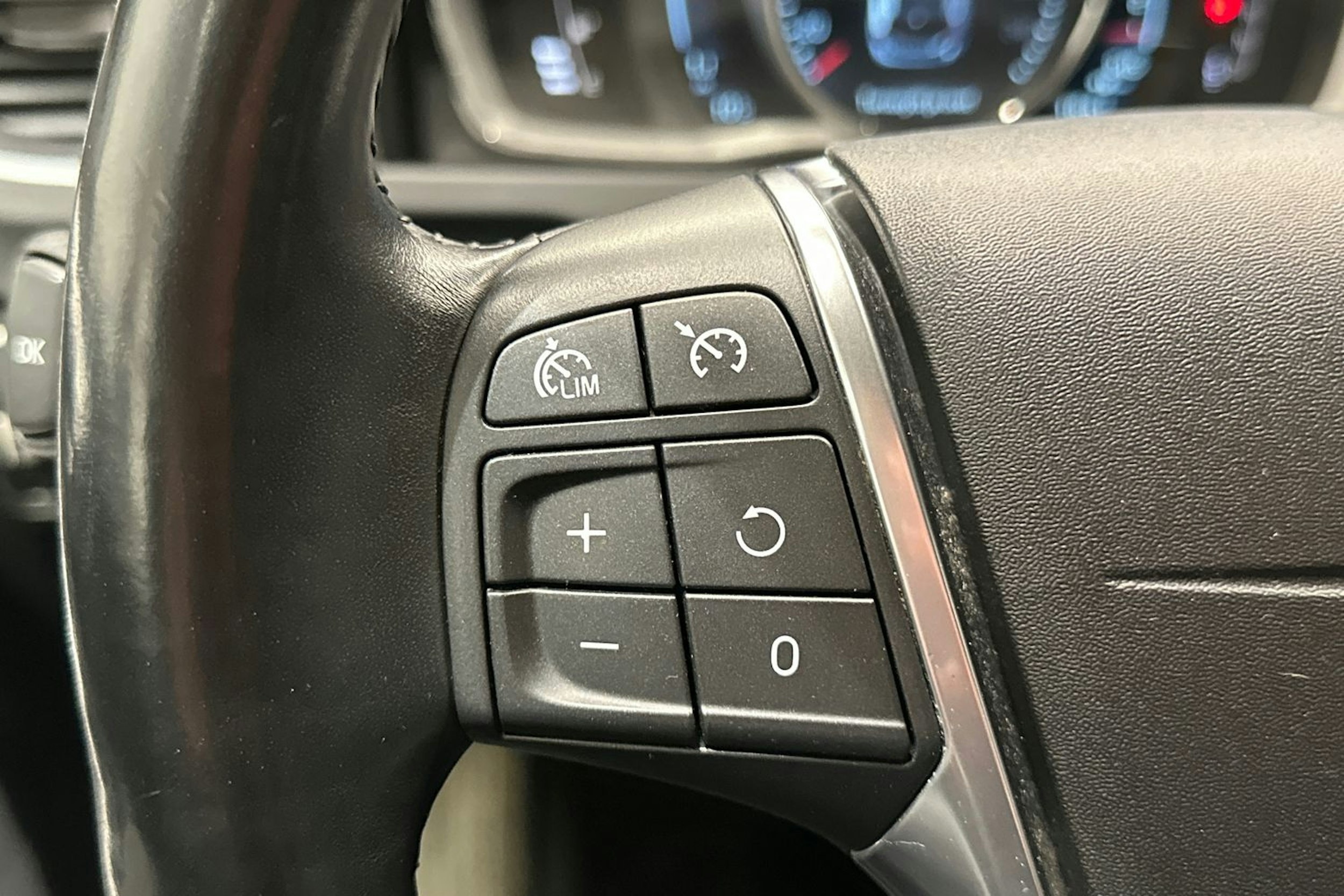 Sininen Volvo V60 2014 kuva 14.