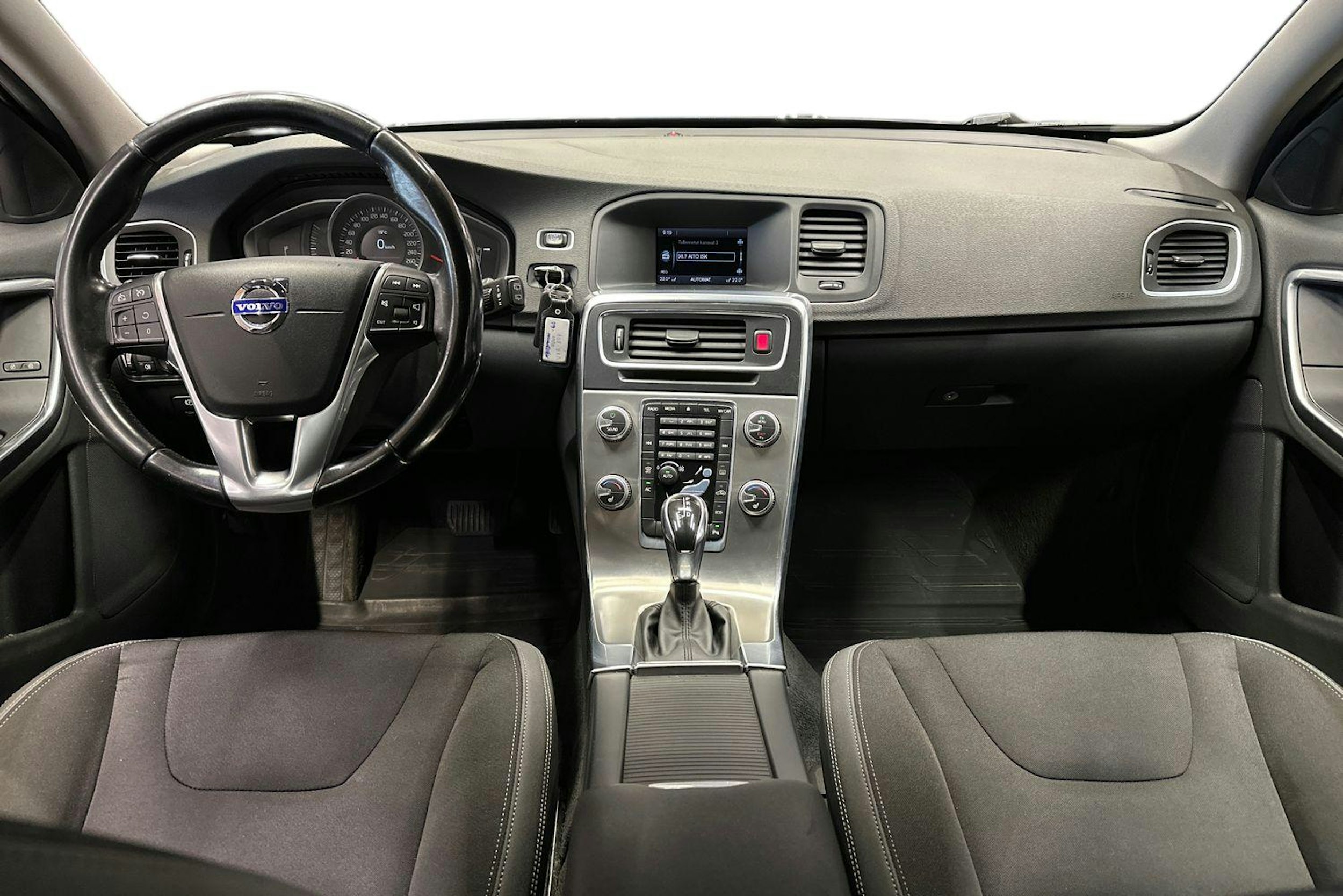 musta Volvo V60 2014 kuva 9.