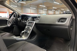 musta Volvo V60 2014 kuva 14.