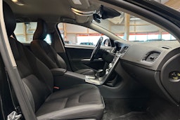 musta Volvo V60 2014 kuva 15.