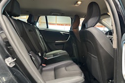 musta Volvo V60 2014 kuva 16.