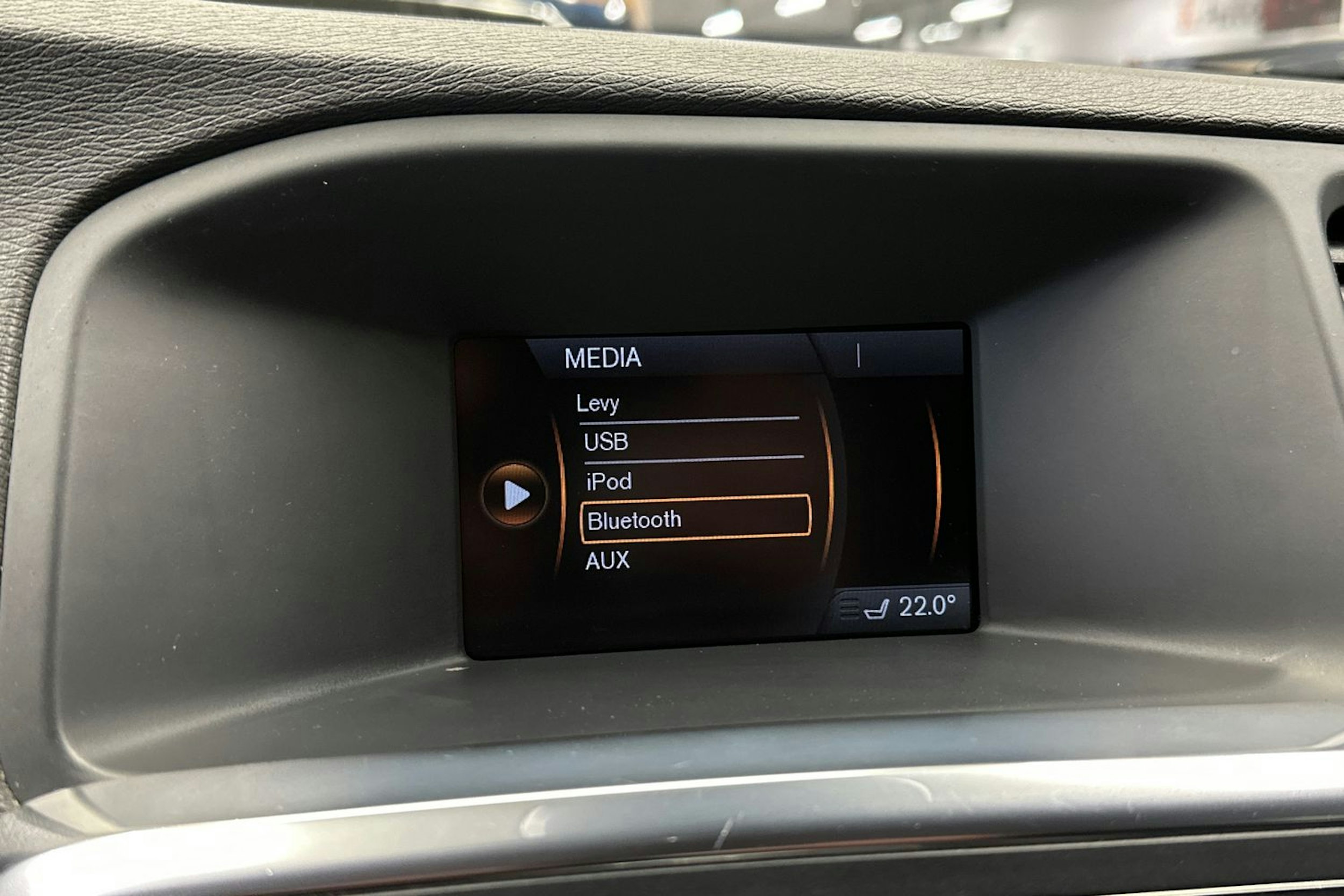 musta Volvo V60 2014 kuva 18.