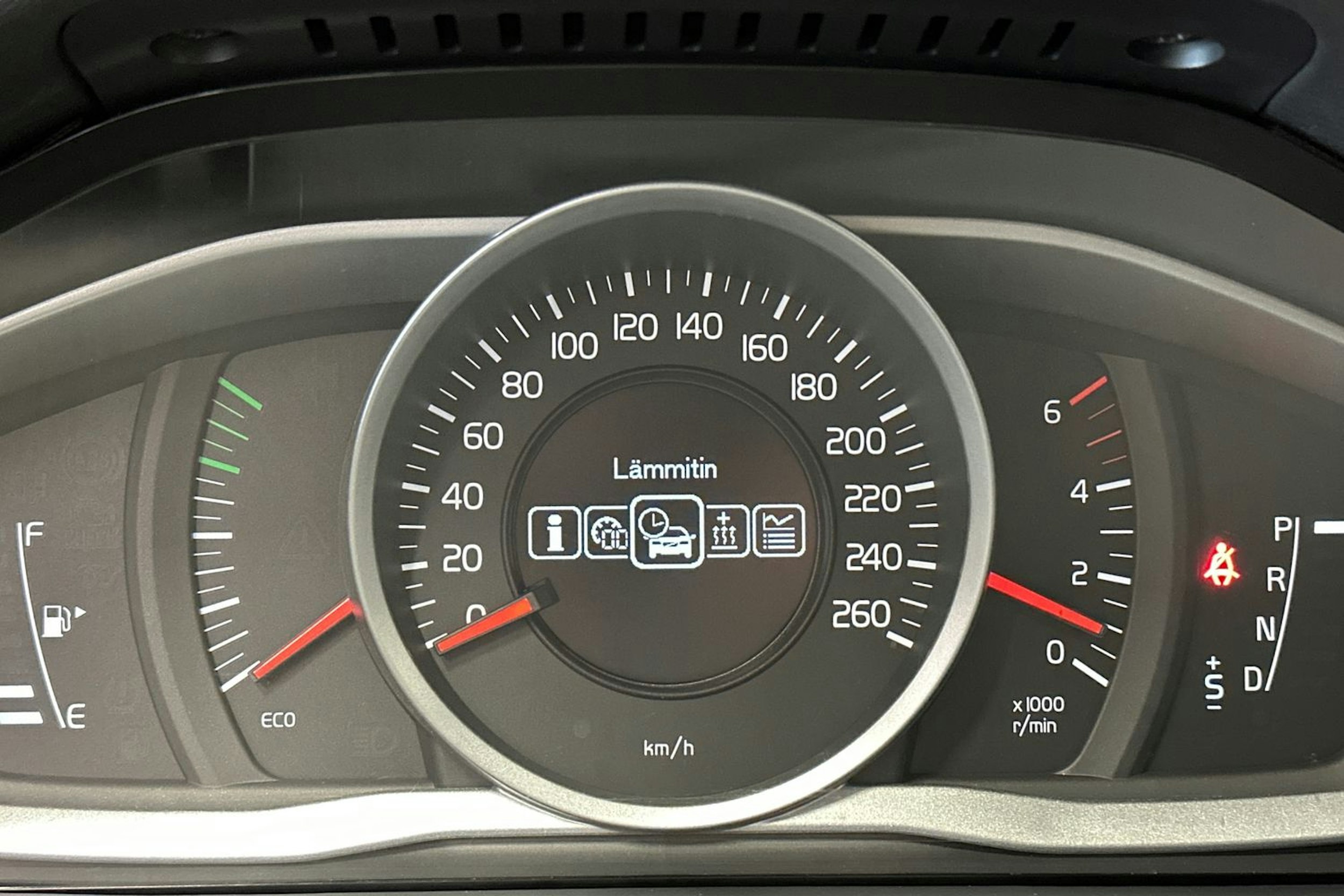 musta Volvo V60 2014 kuva 23.