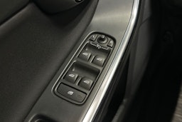 musta Volvo V60 2014 kuva 27.
