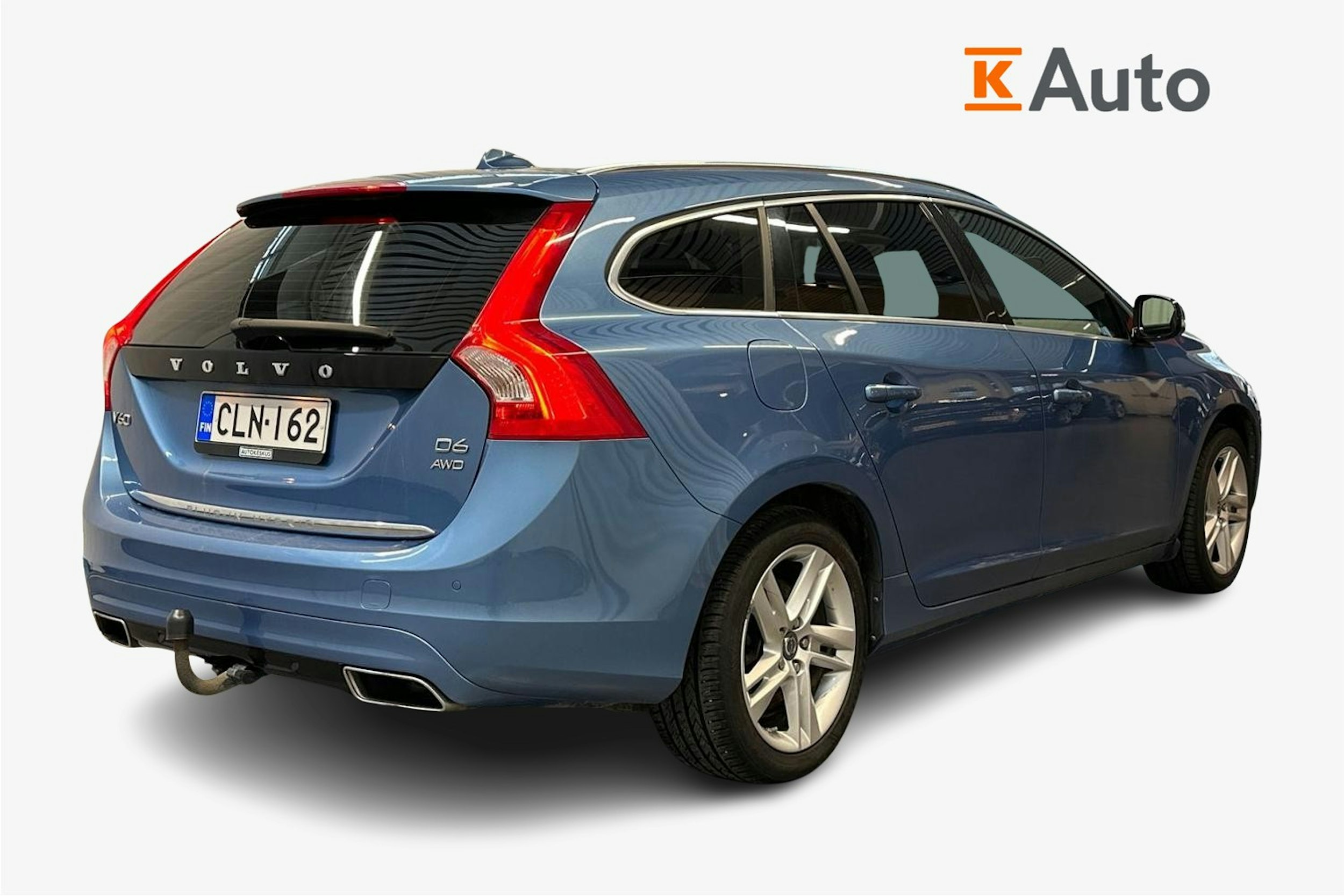 sininen Volvo V60 2015 kuva 2.