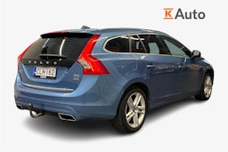 sininen Volvo V60 2015 kuva 2.