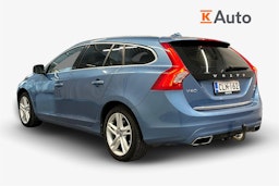 sininen Volvo V60 2015 kuva 3.