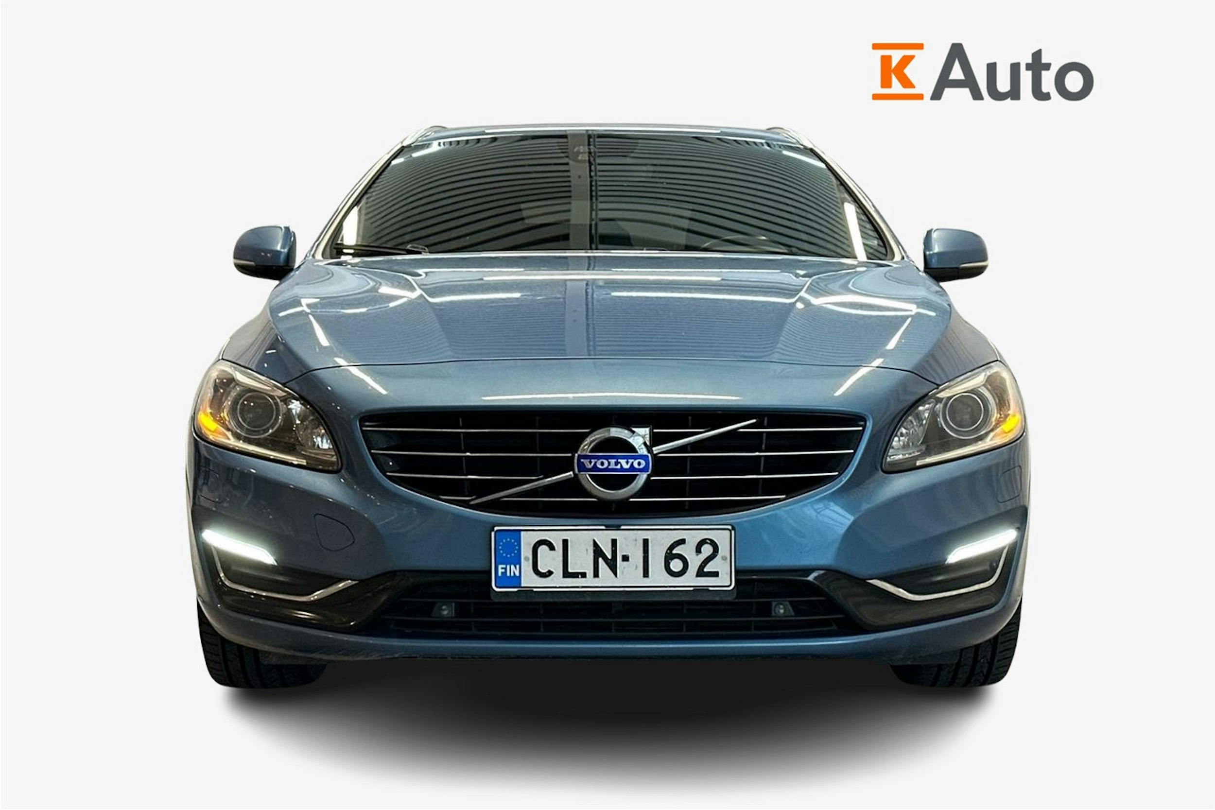 sininen Volvo V60 2015 kuva 5.