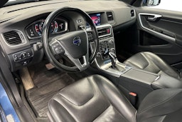 sininen Volvo V60 2015 kuva 6.