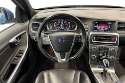 sininen Volvo V60 2015 kuva 7.