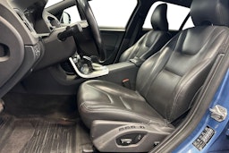 sininen Volvo V60 2015 kuva 9.