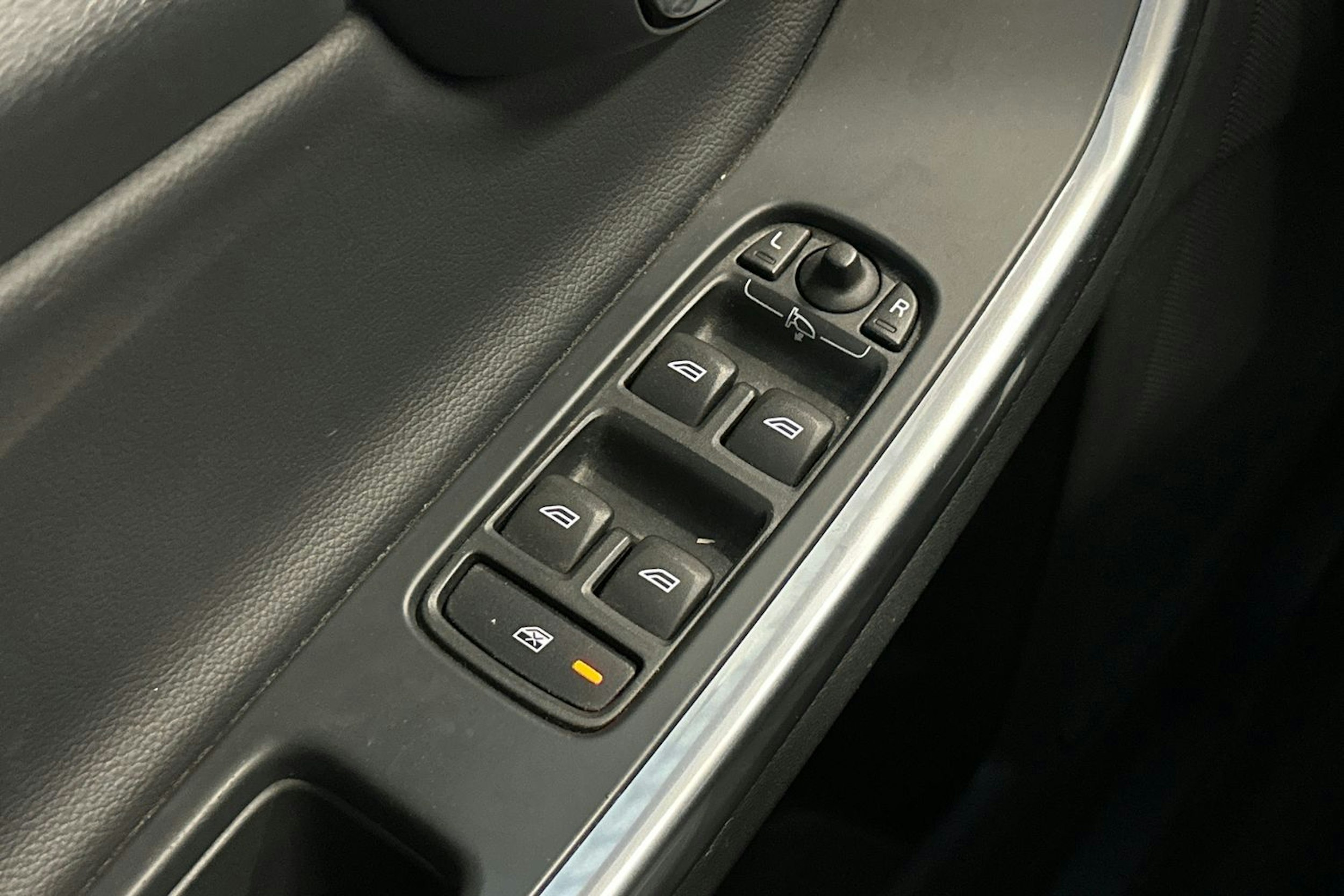 sininen Volvo V60 2015 kuva 11.