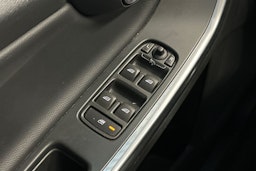 sininen Volvo V60 2015 kuva 11.