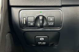 sininen Volvo V60 2015 kuva 12.