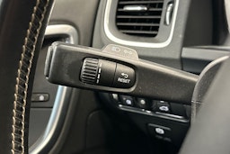 sininen Volvo V60 2015 kuva 13.