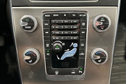 sininen Volvo V60 2015 kuva 17.