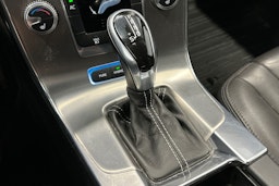 sininen Volvo V60 2015 kuva 19.