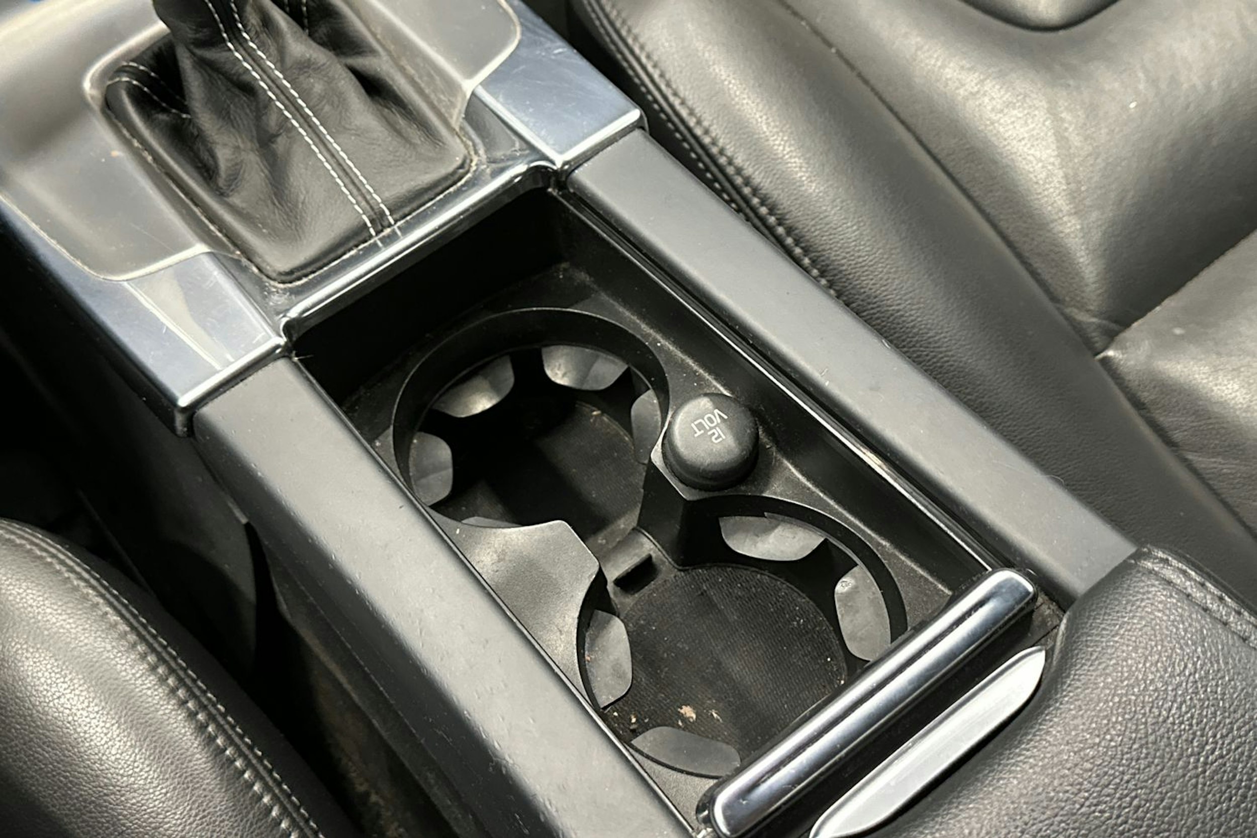 sininen Volvo V60 2015 kuva 20.