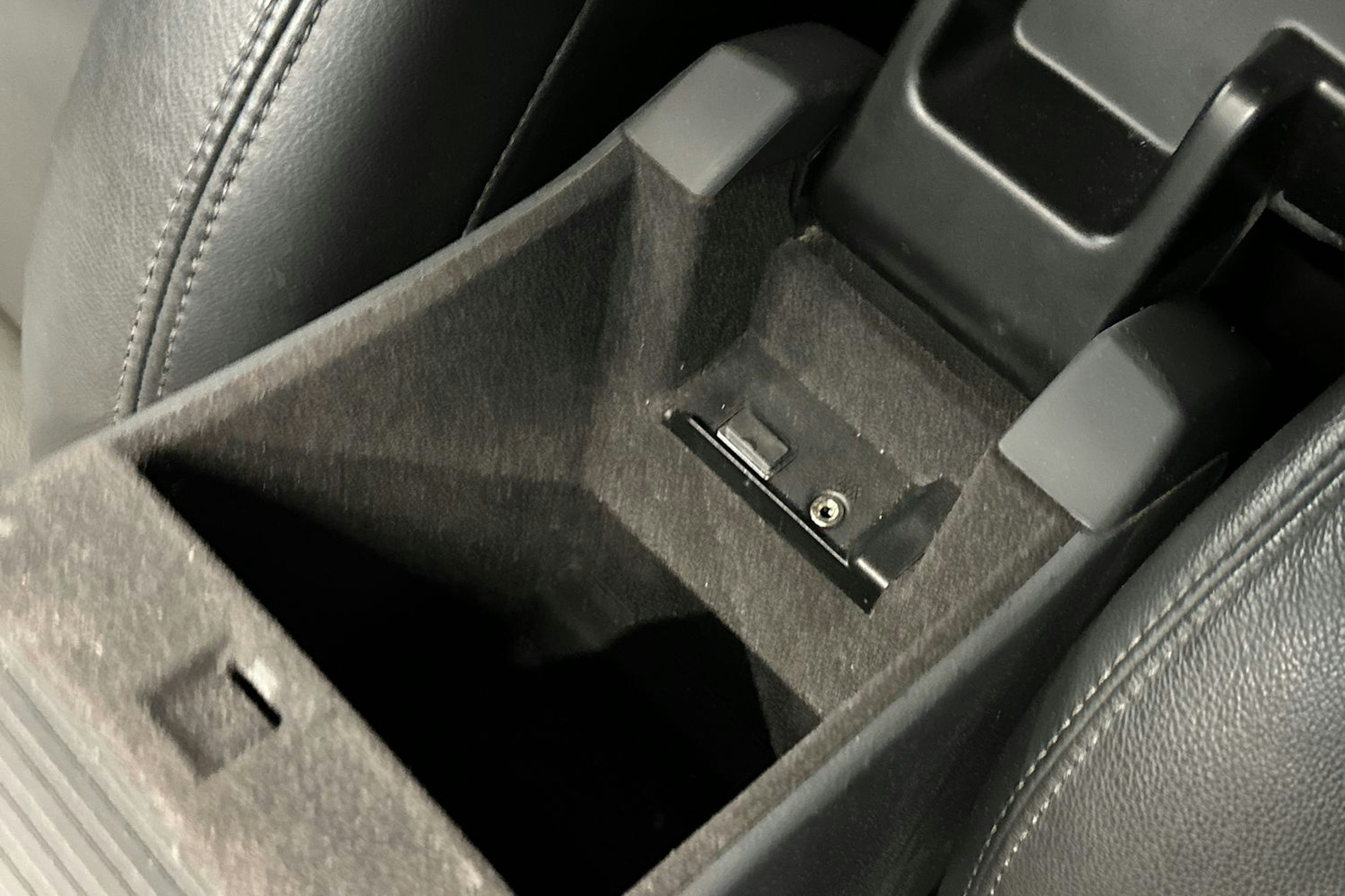 sininen Volvo V60 2015 kuva 21.