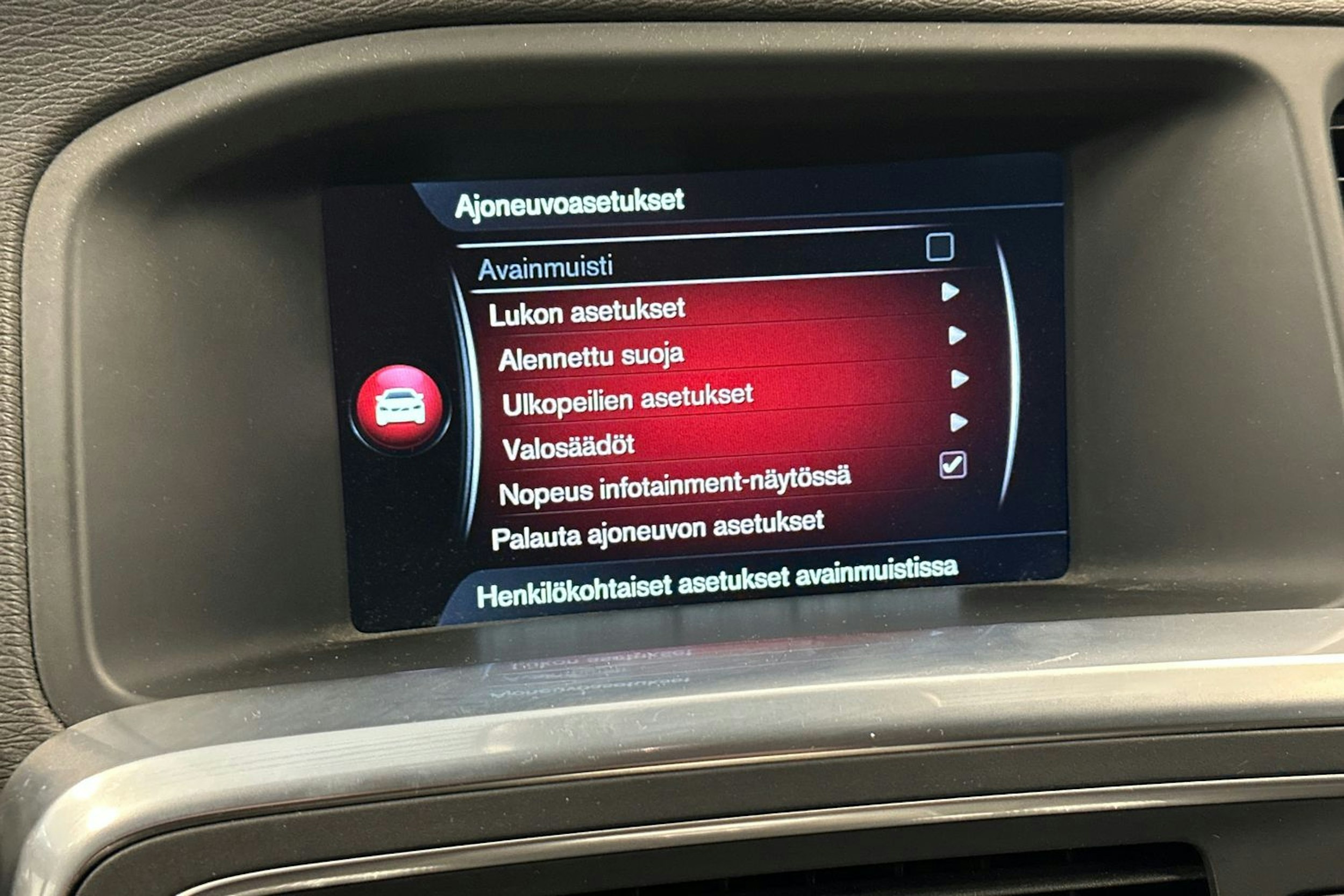 sininen Volvo V60 2015 kuva 22.