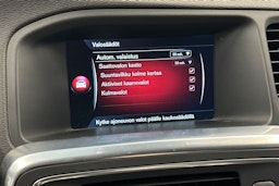 sininen Volvo V60 2015 kuva 23.