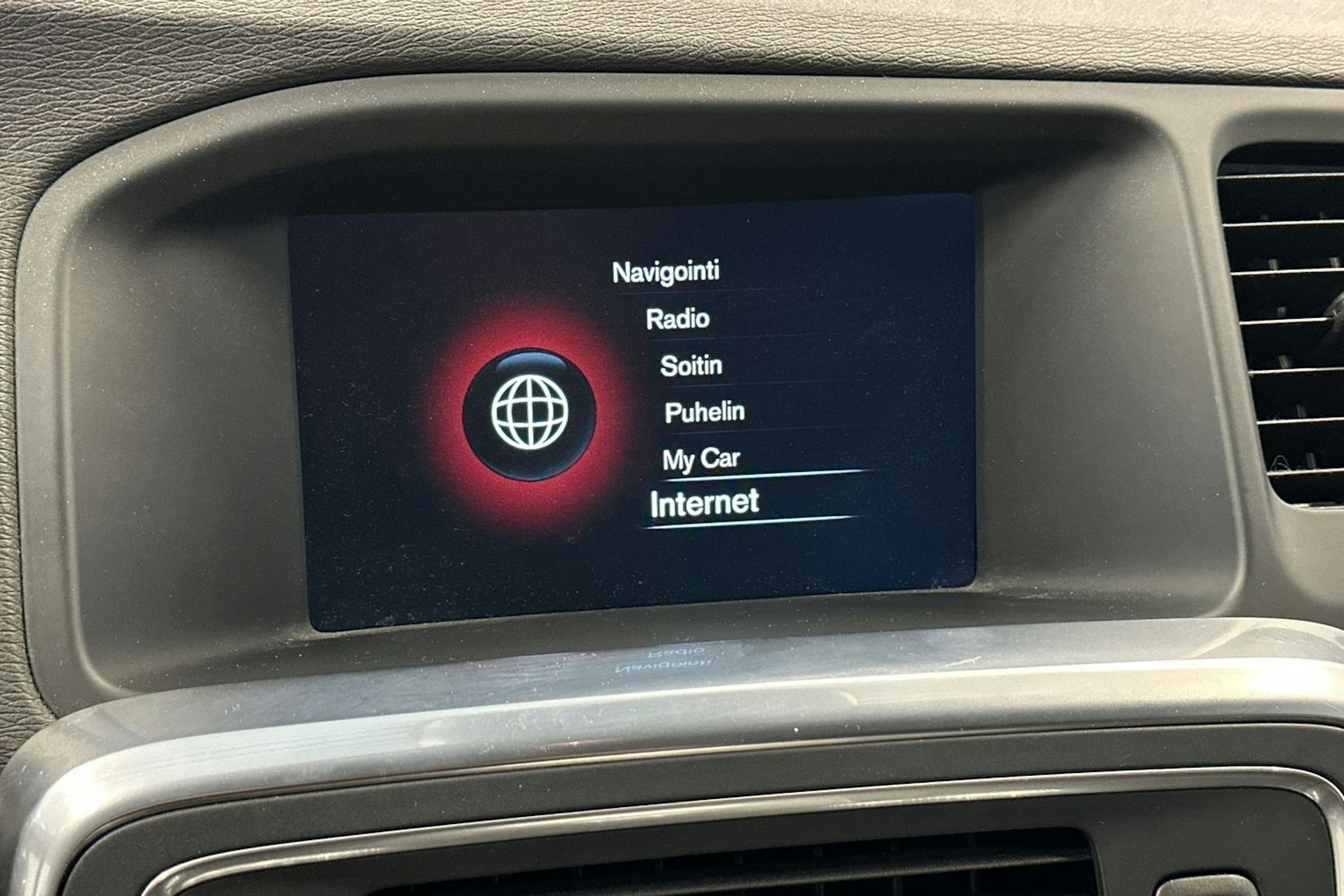 sininen Volvo V60 2015 kuva 25.