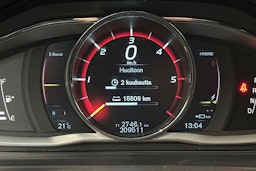 sininen Volvo V60 2015 kuva 26.