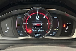 sininen Volvo V60 2015 kuva 27.