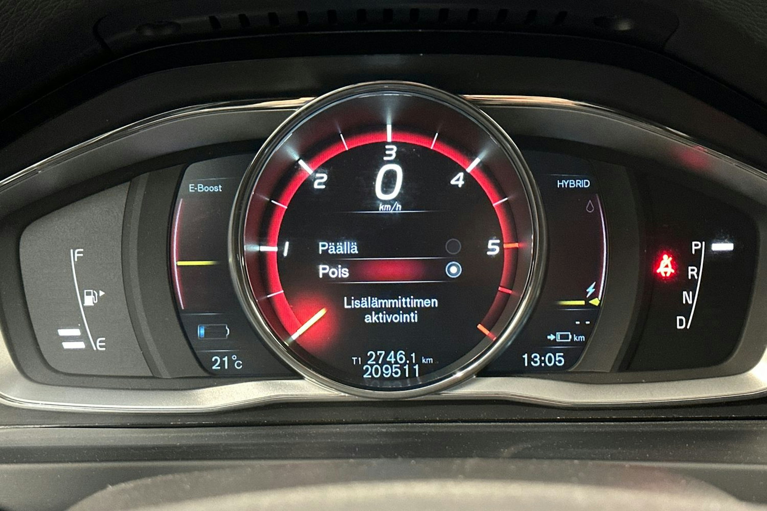 sininen Volvo V60 2015 kuva 28.