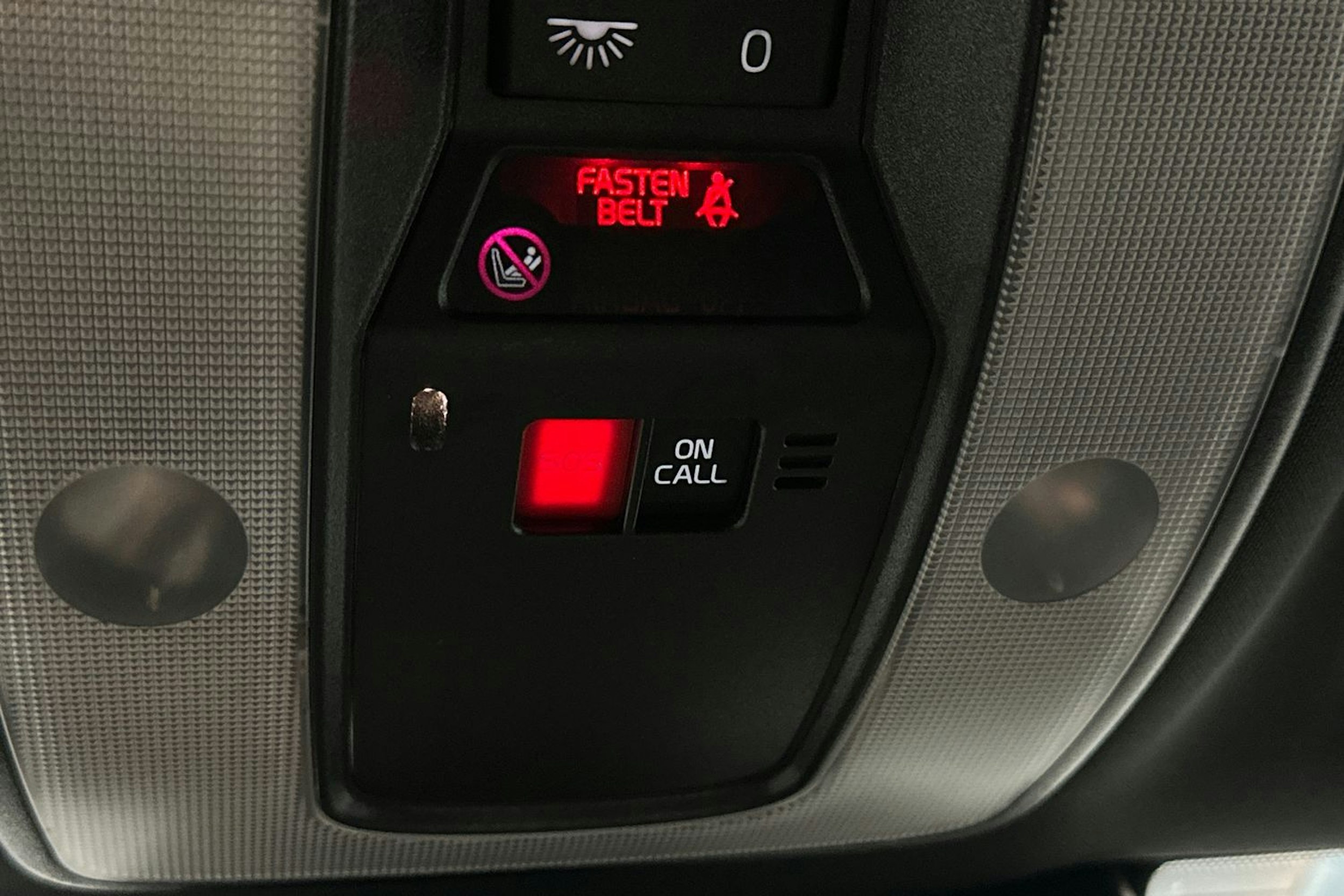 sininen Volvo V60 2015 kuva 29.