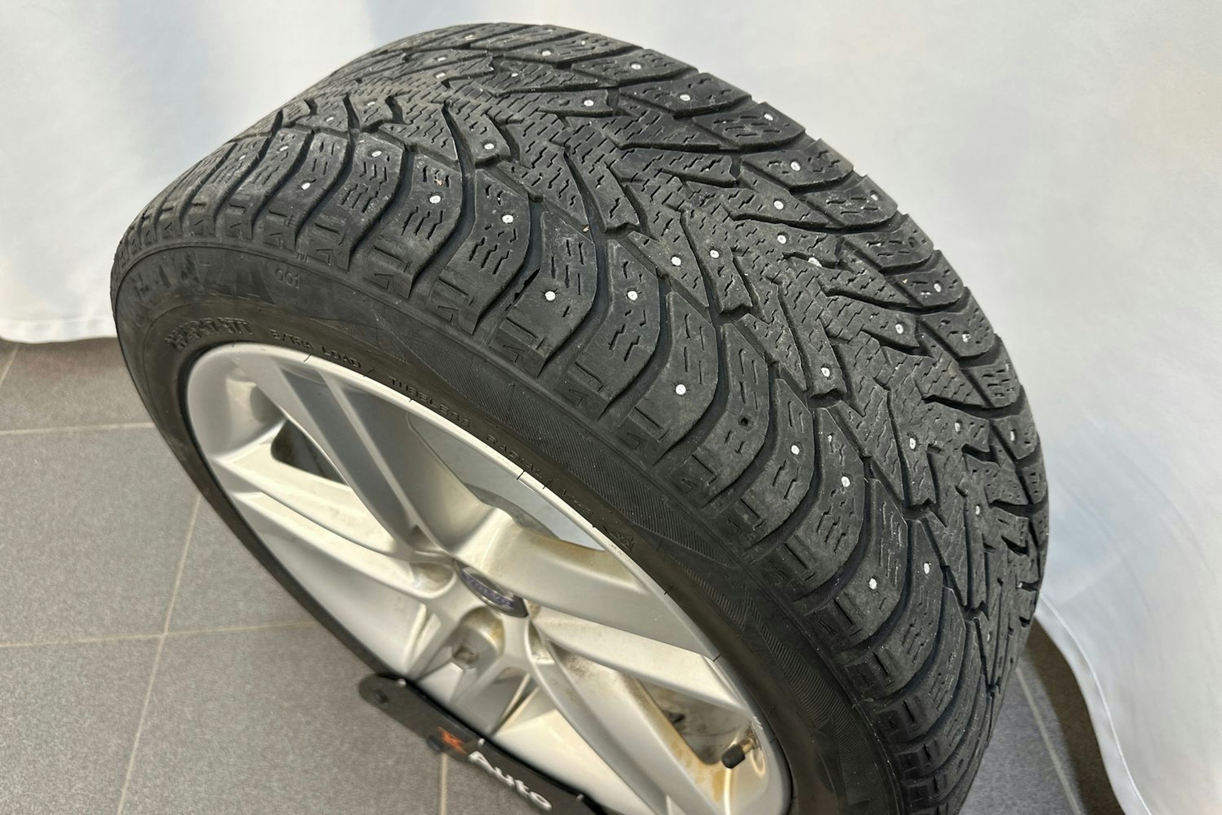 sininen Volvo V60 2015 kuva 37.