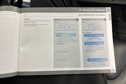 sininen Volvo V60 2015 kuva 38.