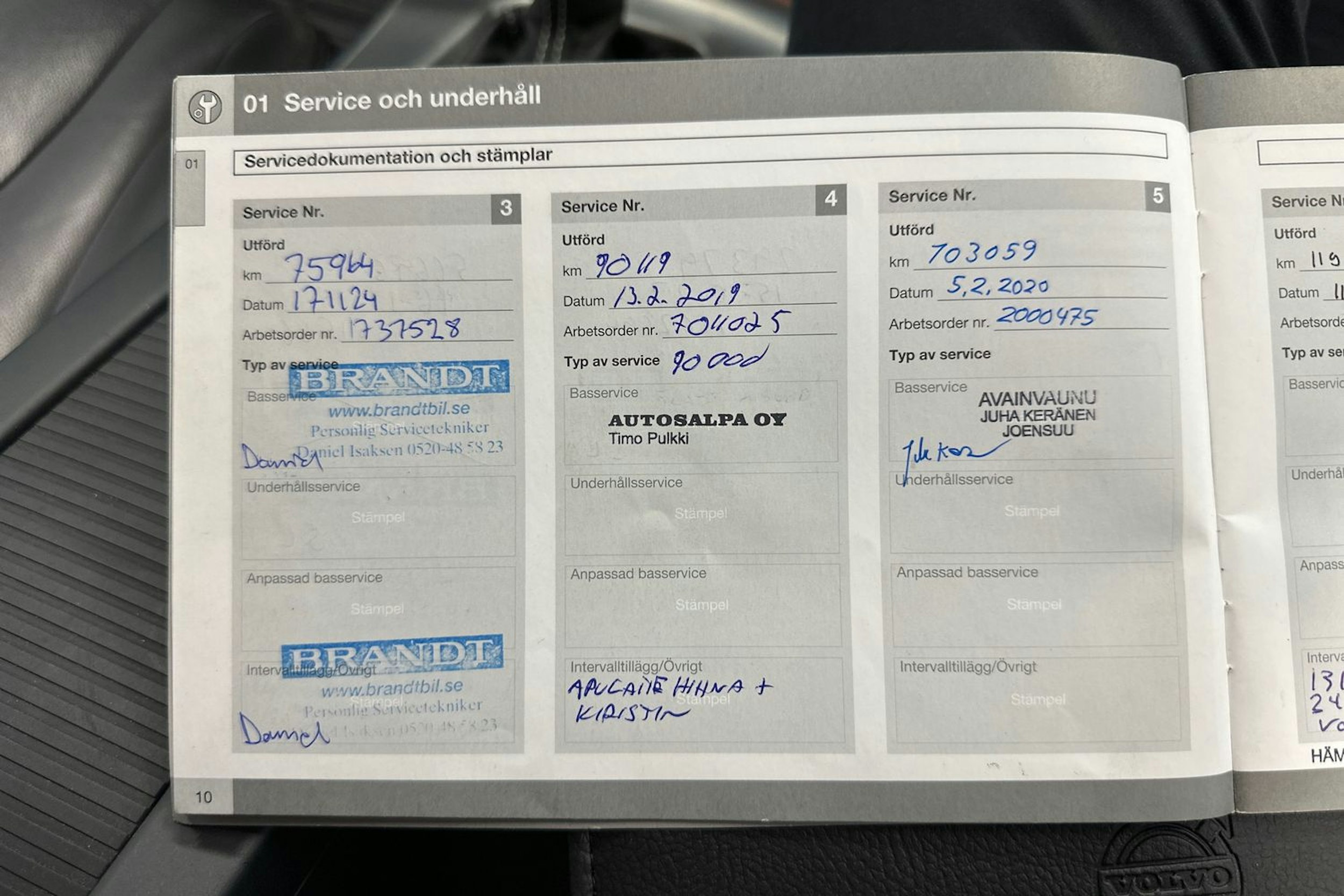 sininen Volvo V60 2015 kuva 39.