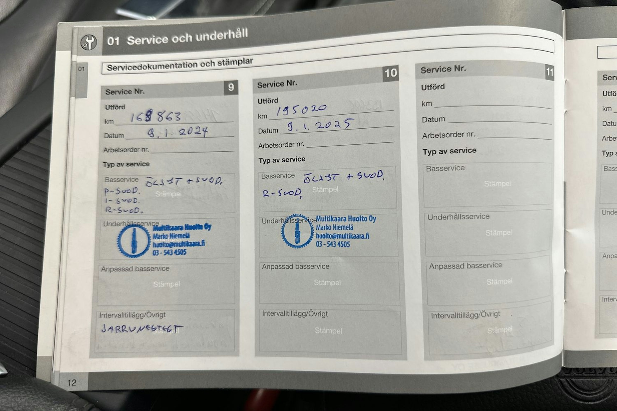 sininen Volvo V60 2015 kuva 41.